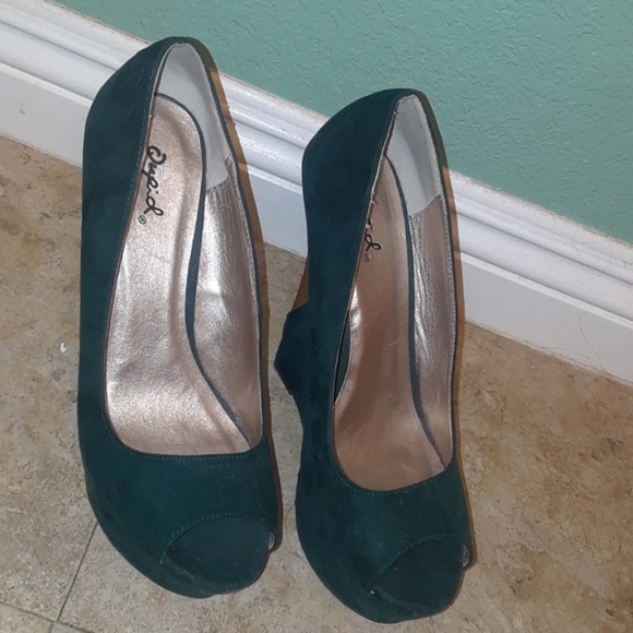 High Heels - Picture 2 of 2